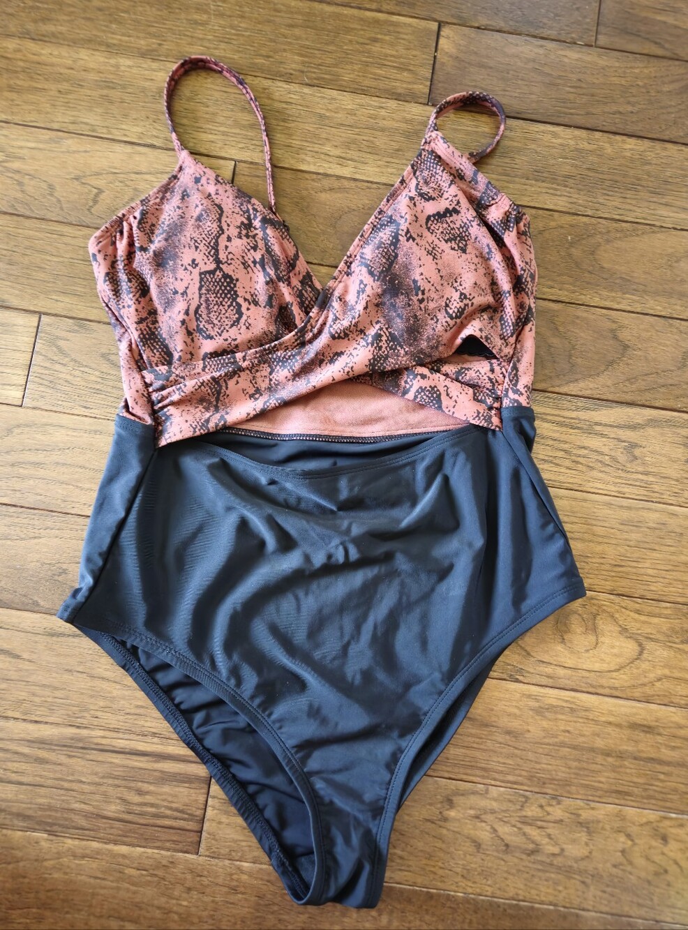 Kona Sol One Piece Swimsuit Wittfeont Cut Out Size Medium Snake Skin Print